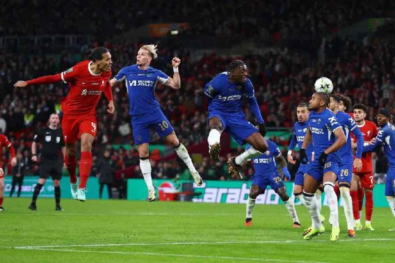 Virgil Van Dijk Cao Bao Nhiêu? Hé Lộ Thể Hình “Khổng Lồ” 2 Thể hình 1m93 giúp Van Dijk thống trị không chiến như thế nào?